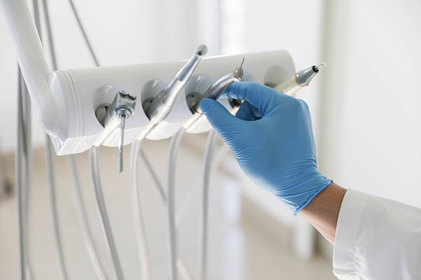 Professional Emergency Dentist technician working in Rollingwood, CA